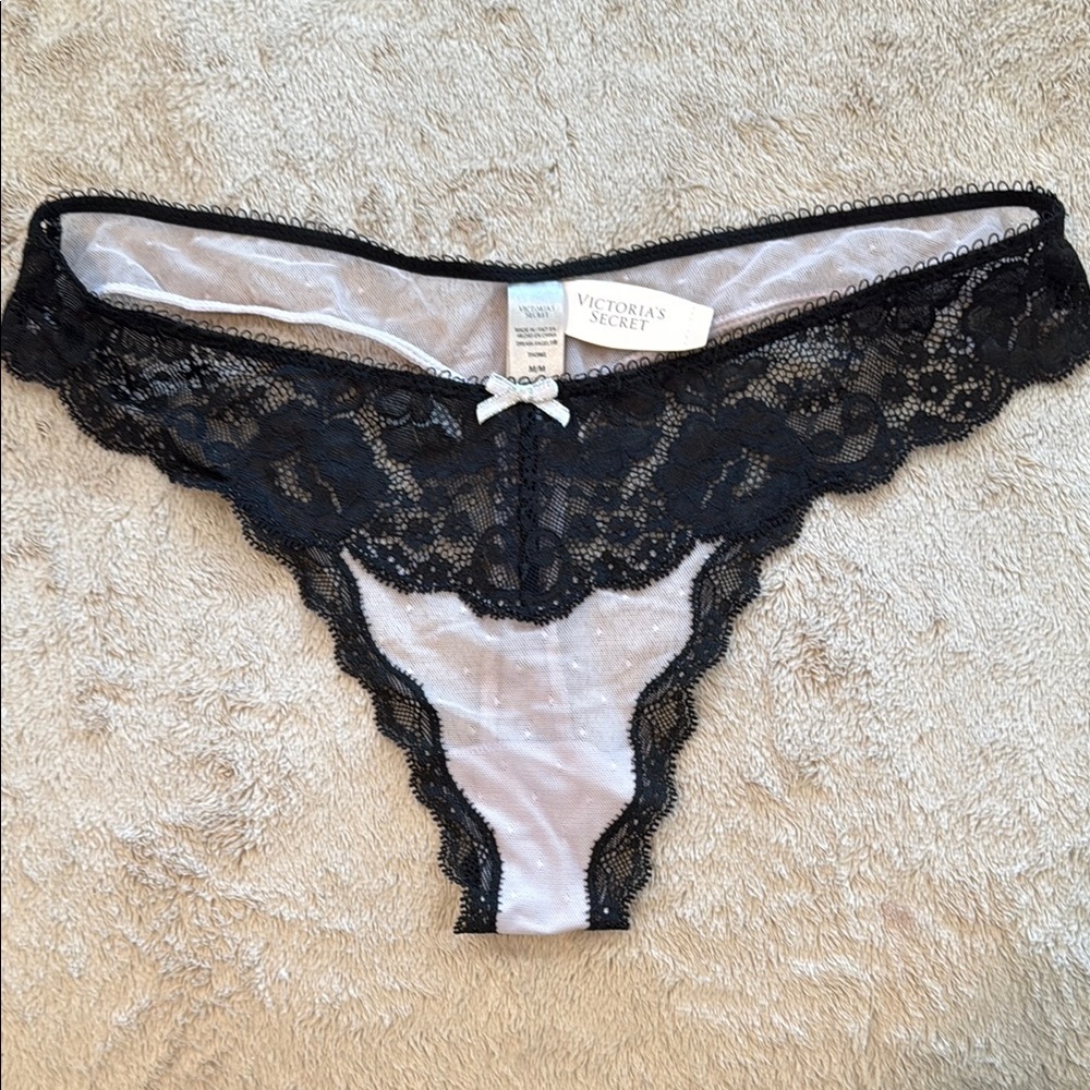 NWT vintage Victoria's Secret Black and Pink Lace Panties with Scalloped Trim